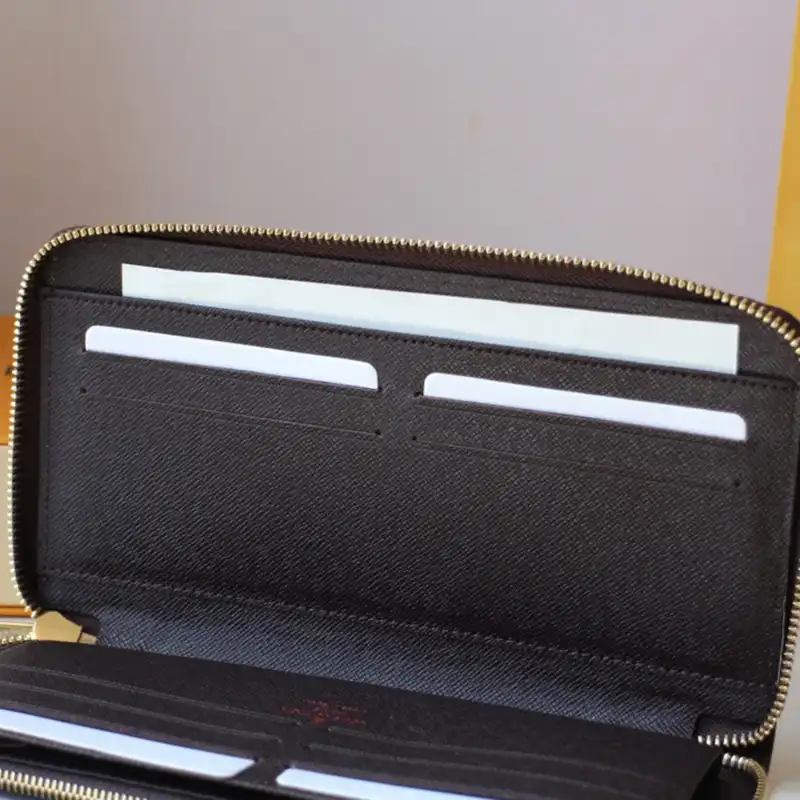 LV Bag 2204HT0017