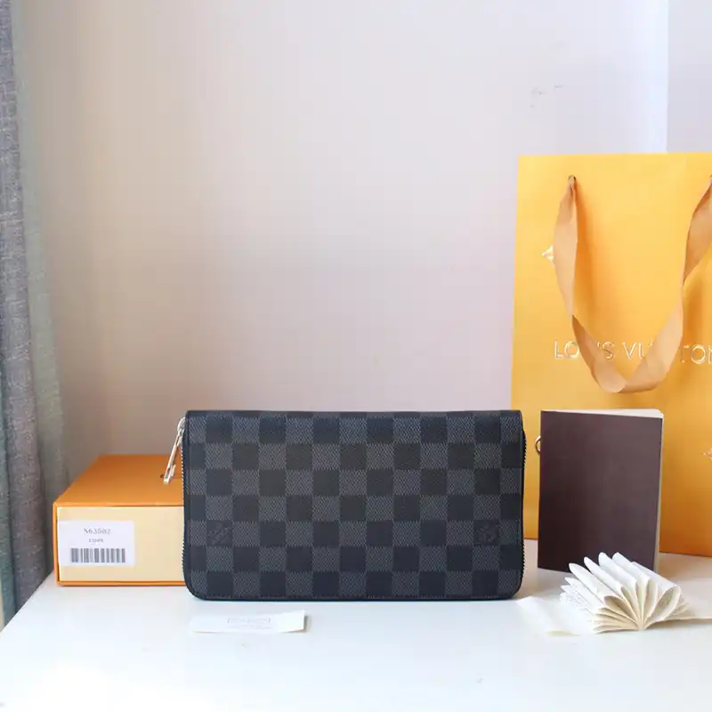 LV Bag 2204HT0018