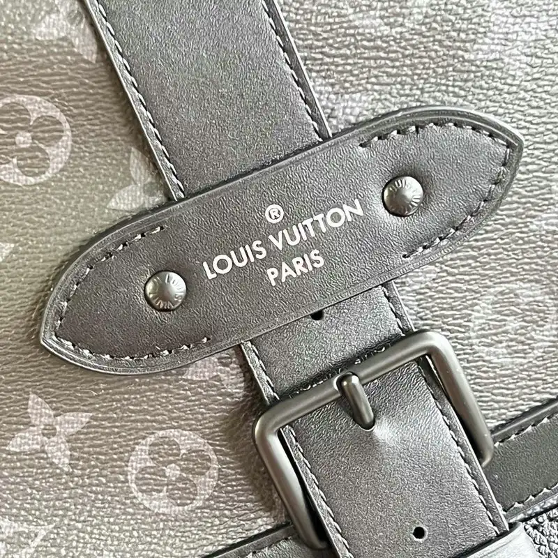 LV Bag 2204YA0008