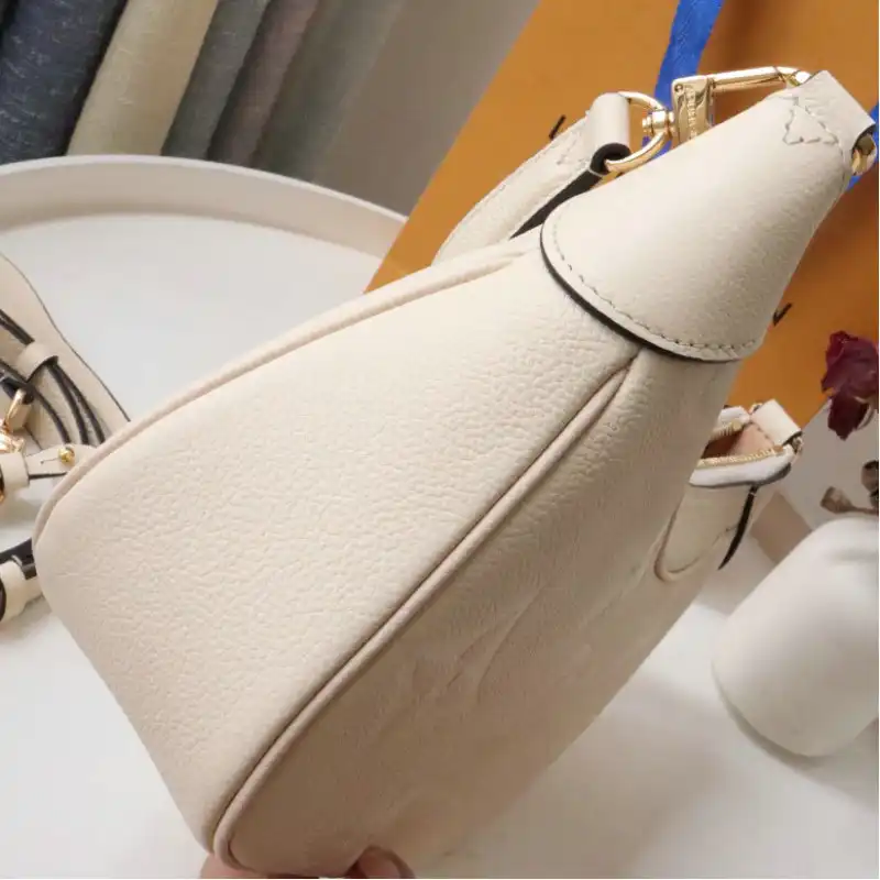LV Bag 2205DJ0019