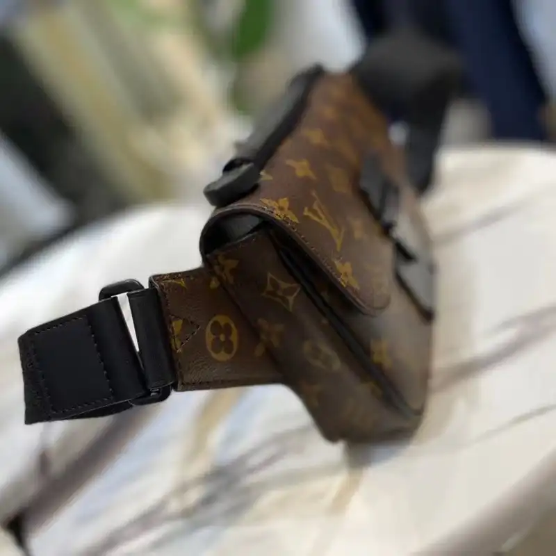 LV Bag 2206HT0008