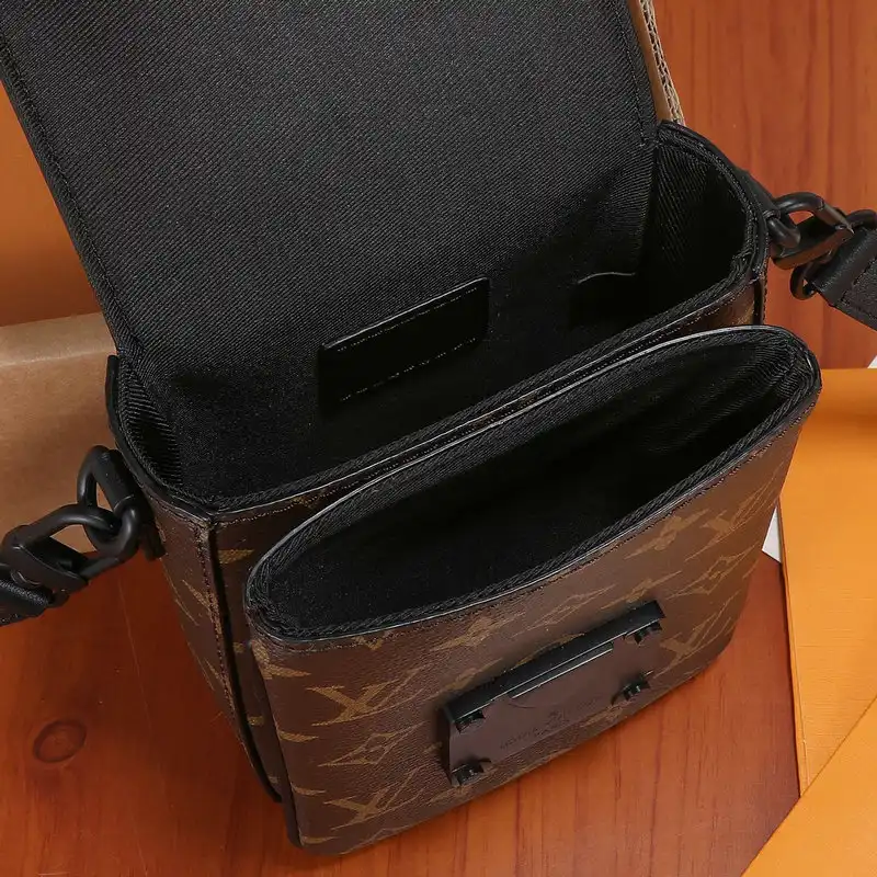 LV Bag 2207YA0004