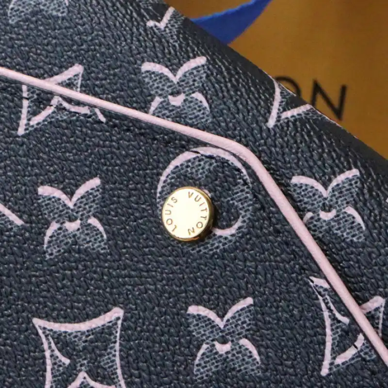 LV Bag 2209DJ0043