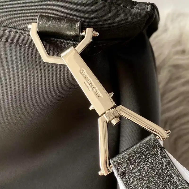 Givenchy Bag 2209SW0050