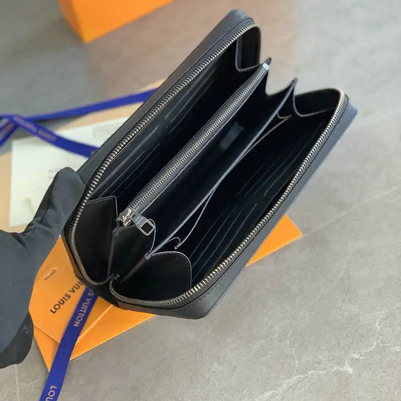 LV Bag 2209YZ0039