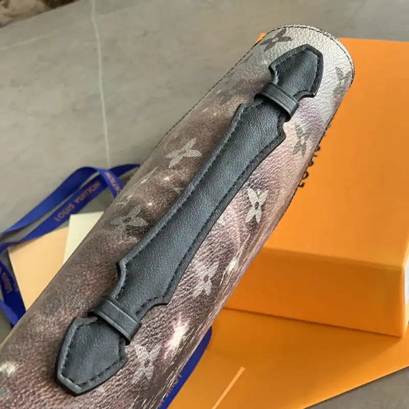 LV Bag 2209YZ0040