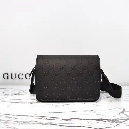 G*u*i bags 2411ya0201