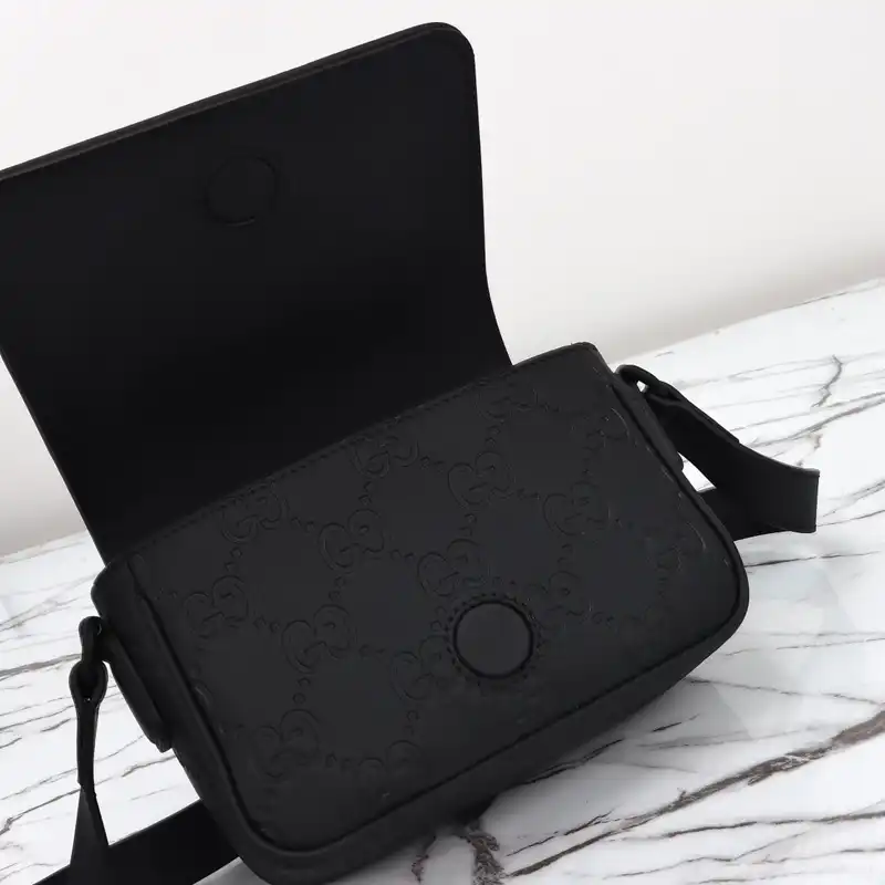 G*u*i bags 2411ya0202