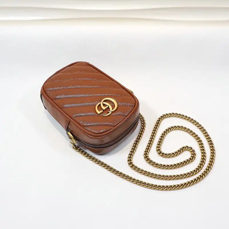 G*u*i bags 2012sh0001
