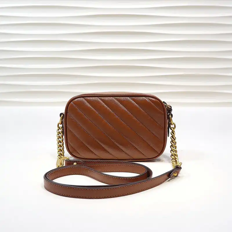 G*u*i bags 2012sh0002
