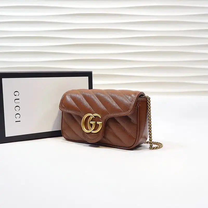 G*u*i bags 2012sh0004