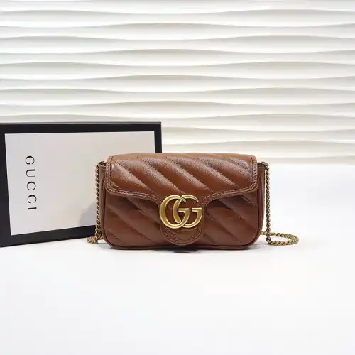 G*u*i bags 2012sh0004