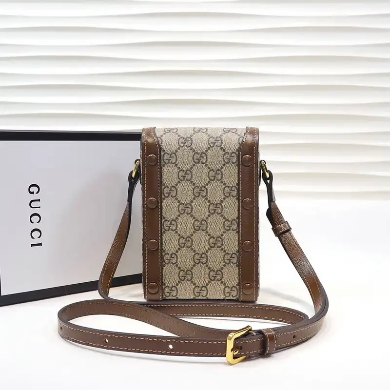G*u*i bags 2012sh0065