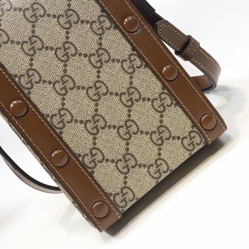 G*u*i bags 2012sh0065