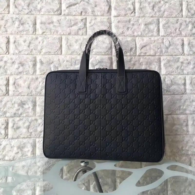 G*u*i bags 2012sh0081