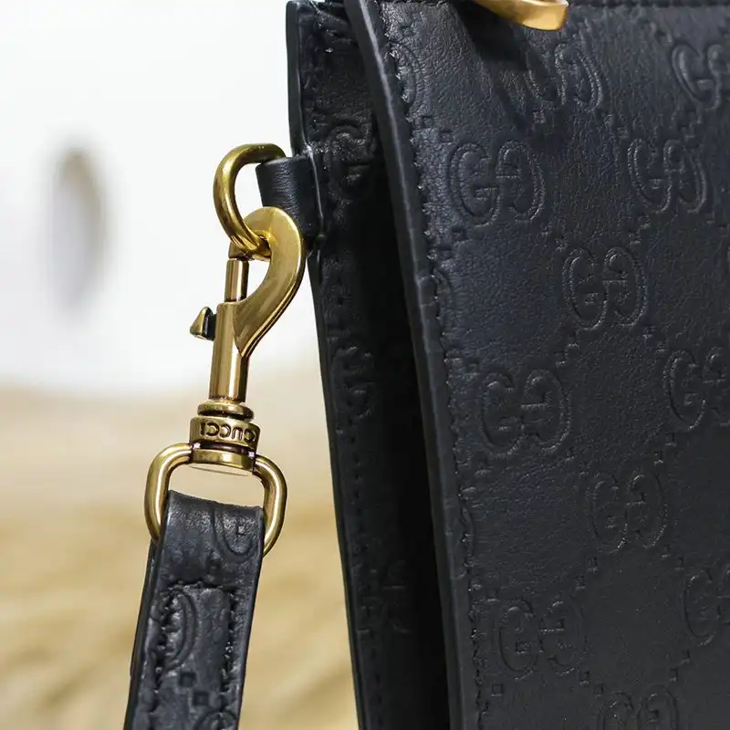 G*u*i bag 20ya11011
