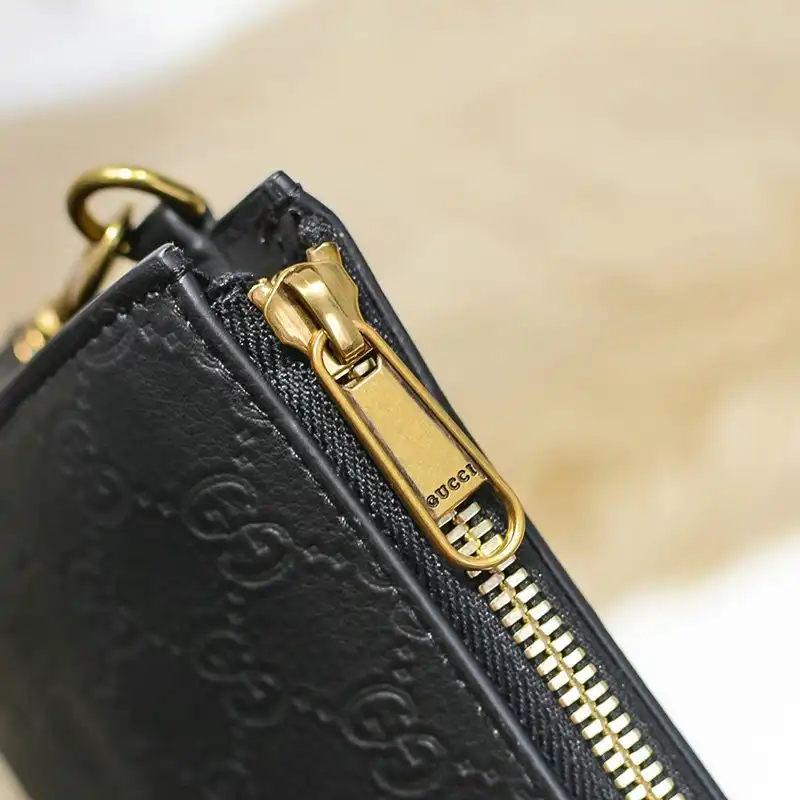 G*u*i bag 20ya11011