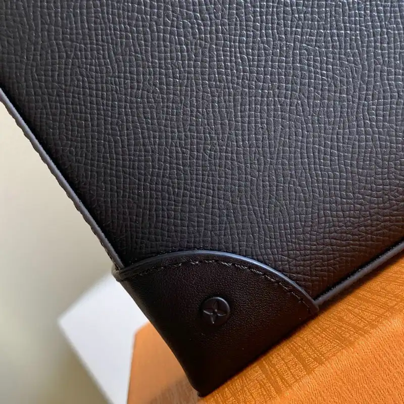 LV Bag 20YA11033