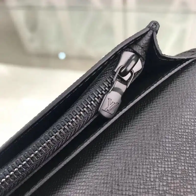 LV Bags 19T1L0440