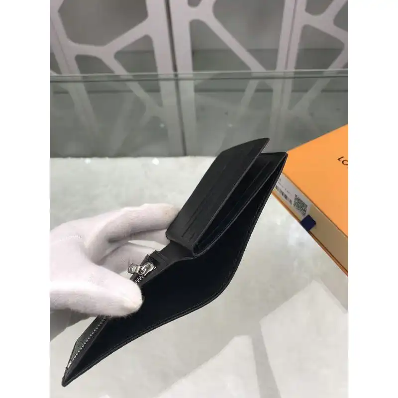 LV Bags 19T1L0558