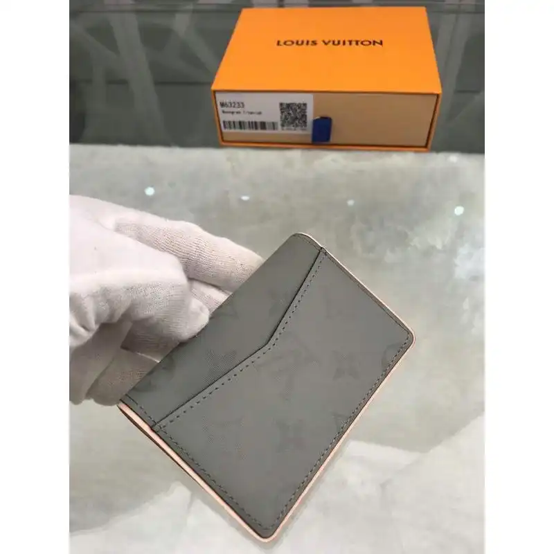 LV Bags 19T1L0594