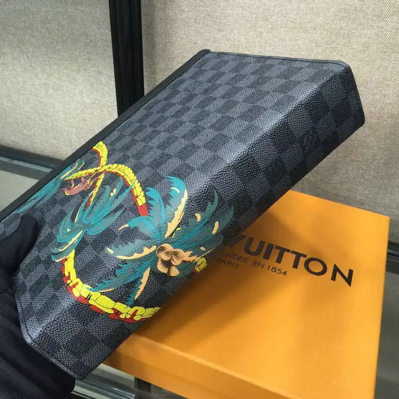 LV Bags 19T1L0636