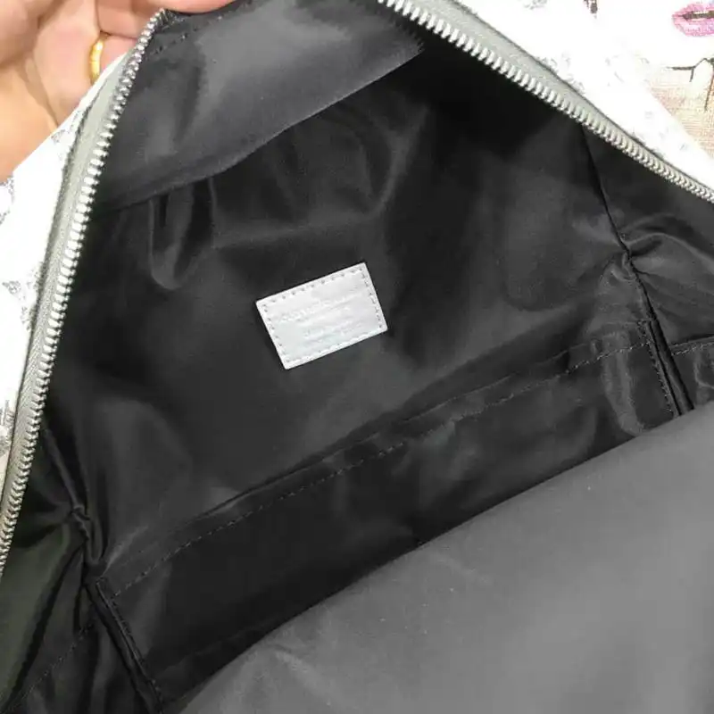 LV Bags 19T1L0638