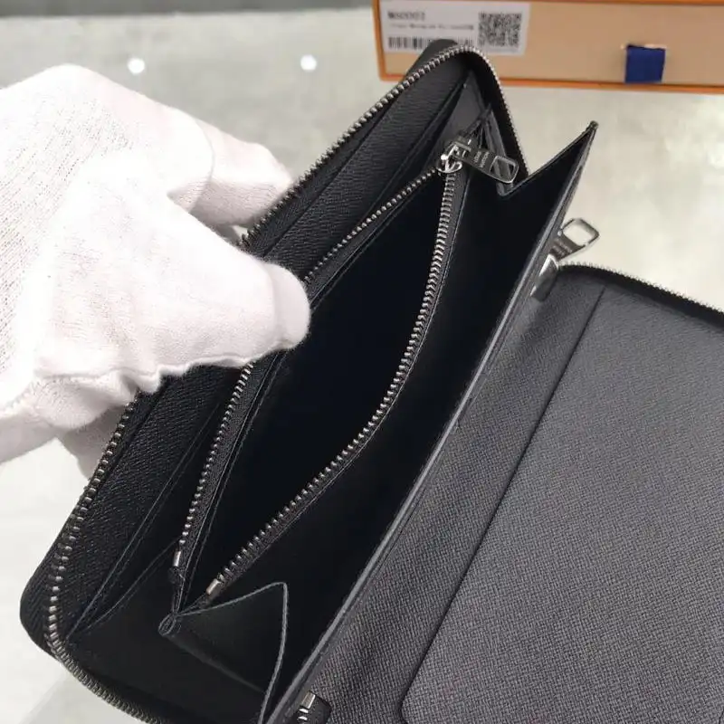 LV Bags 19T1L0683