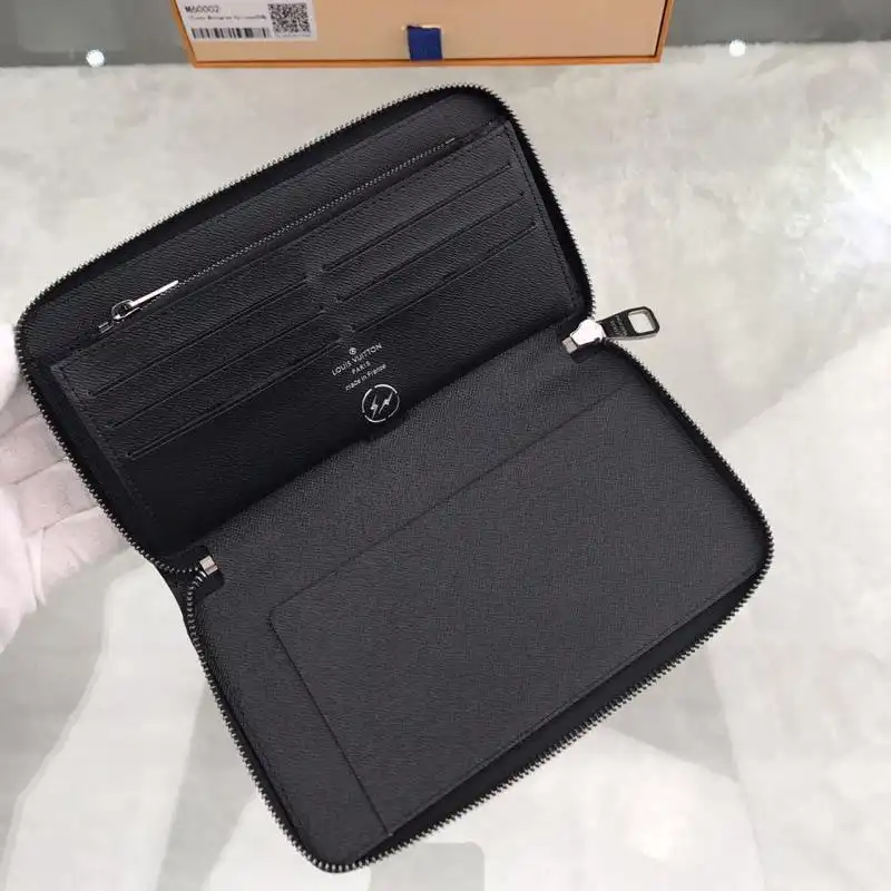 LV Bags 19T1L0683