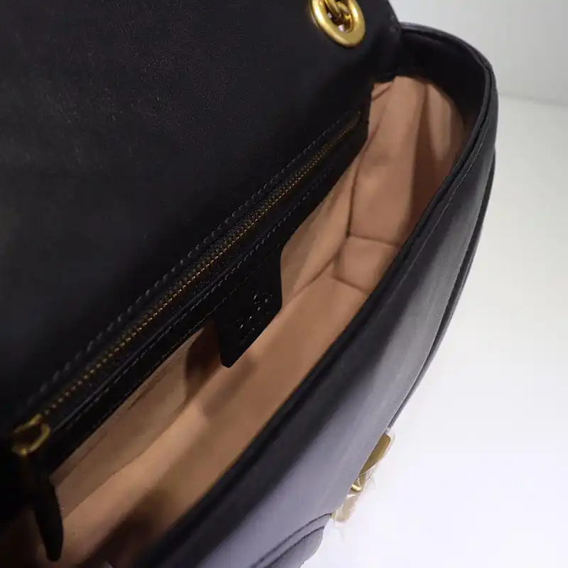 G*u*i bags 19t1l0693