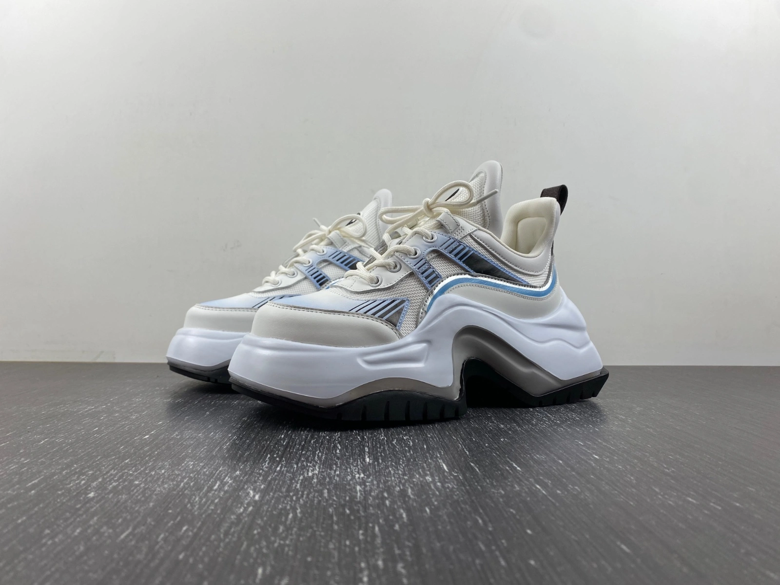 QuickDry 1 Vuitton Archlight Sneakers LV 2135