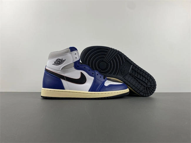 Snug Air Jordan 1 High OG DZ5485- 3588