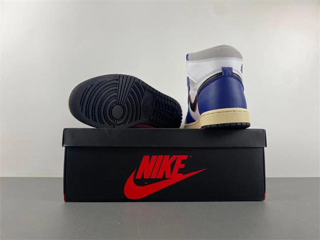 Snug Air Jordan 1 High OG DZ5485- 3588