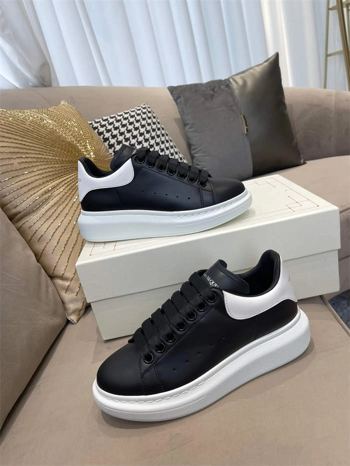 Alexander McQueen Oversized Modern 2570