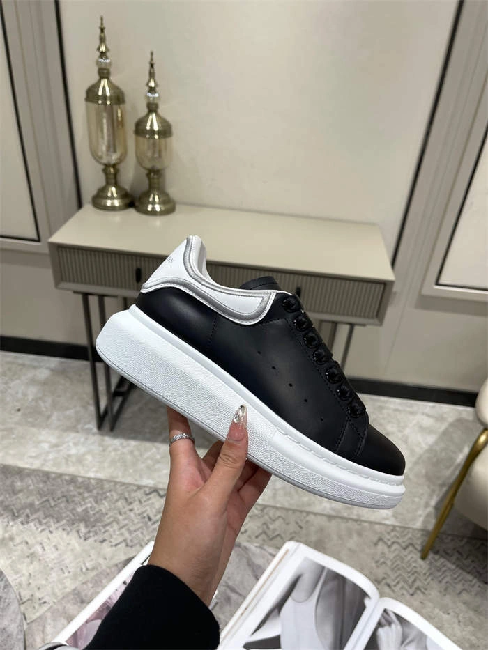 Alexander McQueen Oversized Sleek 2586