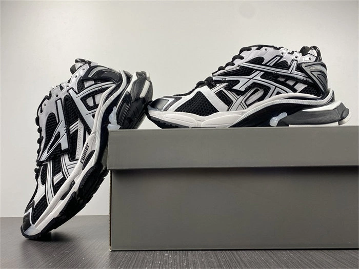 BestValue BLCG Runner White Black White  677403 W3RB2 4449