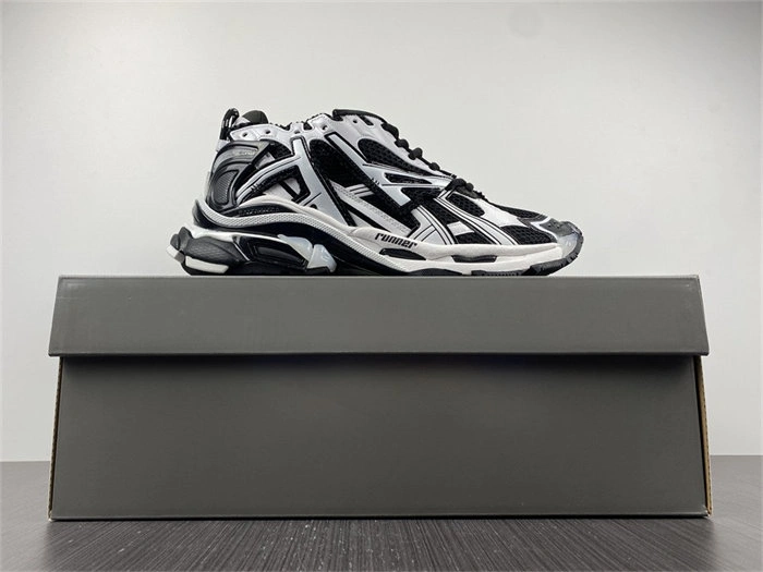 BestValue BLCG Runner White Black White  677403 W3RB2 4449
