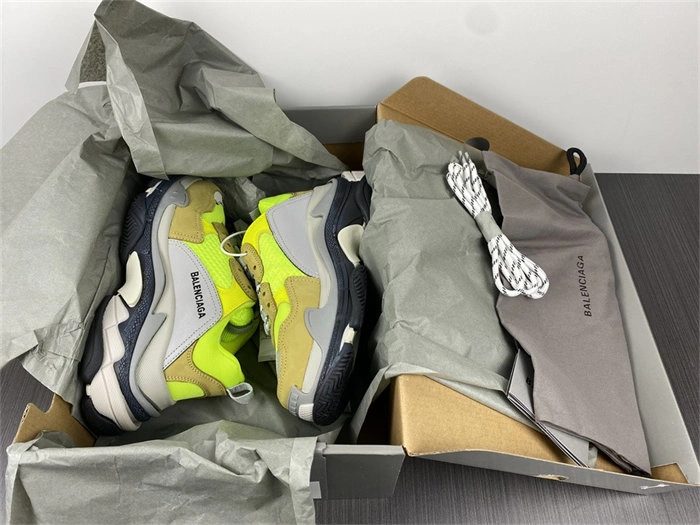 BLCG TRIPLE SNEAKER 524039 W09O3 SmoothTexture 4412