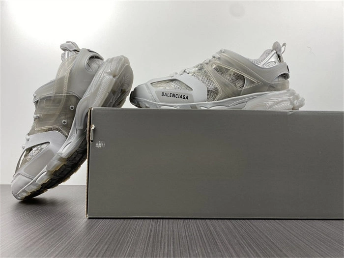 ComfortFit BLCG Track Clear Sole Gray  647742 W3BM4 4406