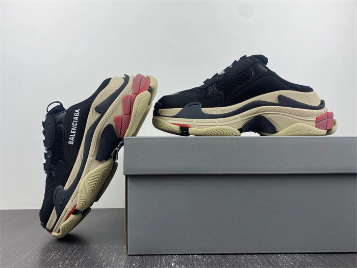 SoftTouch Balenciaga 755687 W3SM1 4373