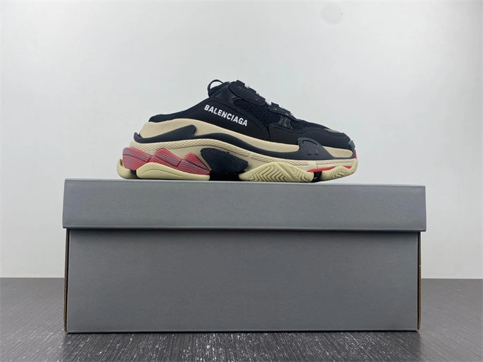 SoftTouch Balenciaga 755687 W3SM1 4373