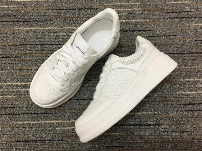 fashionable G*u*i low top sneaker 562