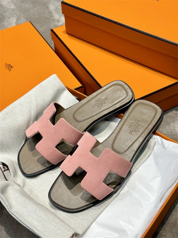 Unique H Slipper 2387