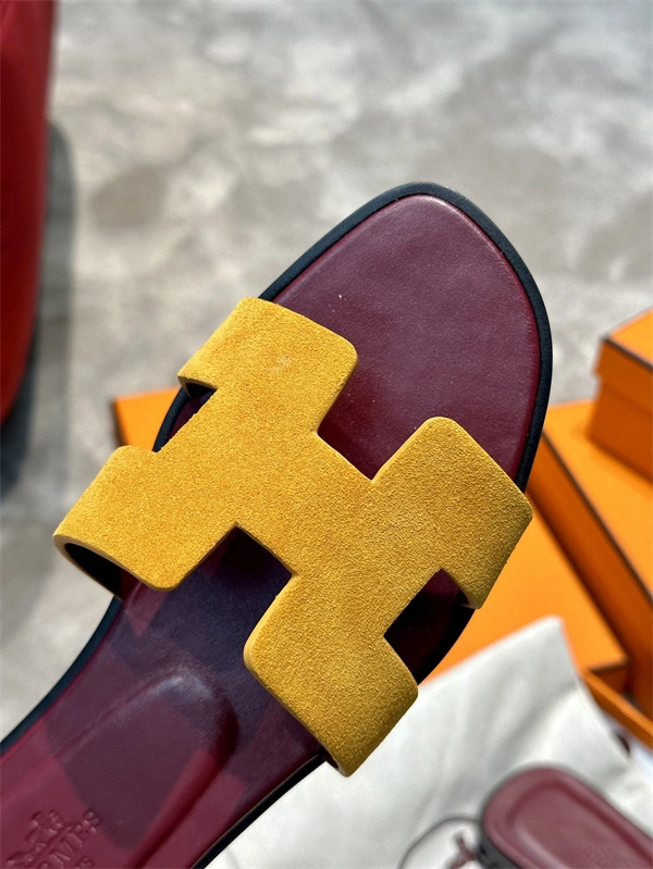 Unique H Slipper 2387