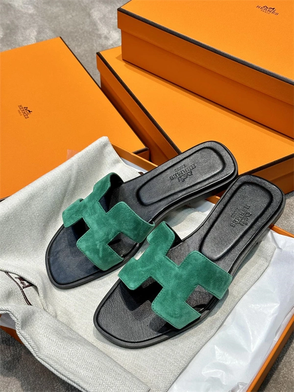 Unique H Slipper 2387