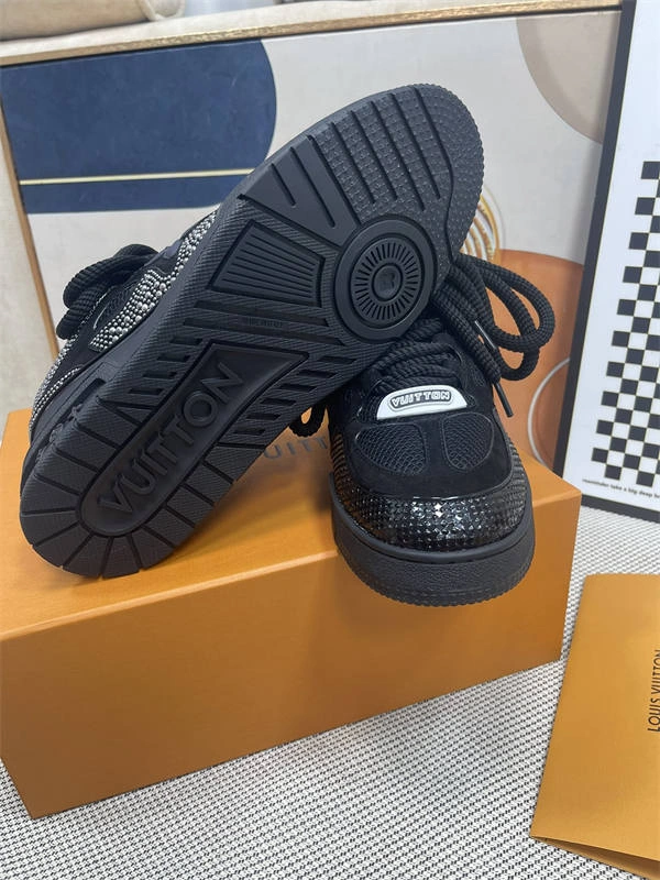 LV Unisex 1754