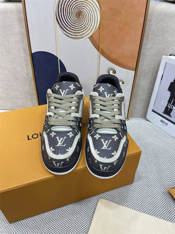 LV Minimalist 1802