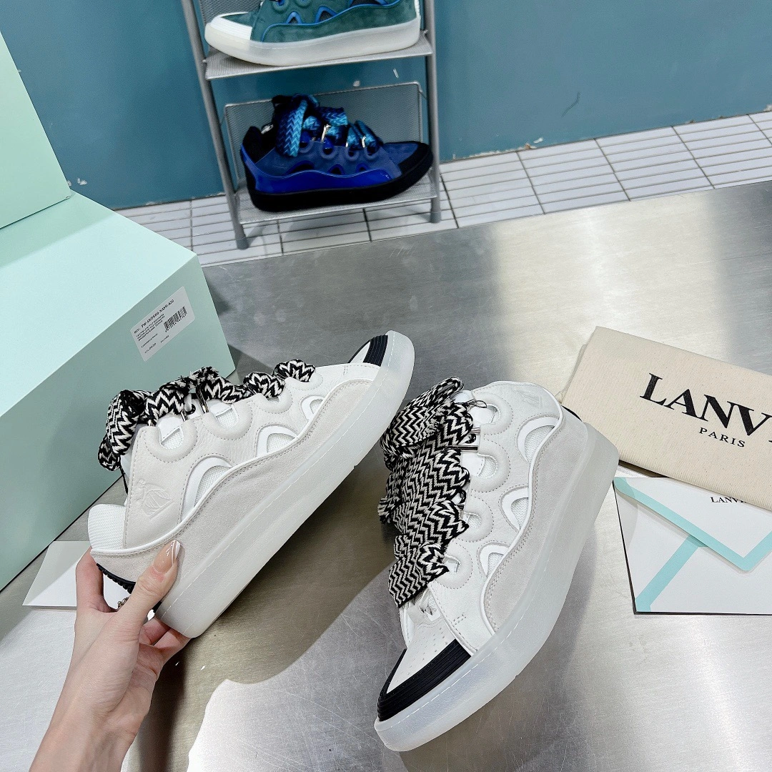 Supportive Lanvon Curb Sneaker 867
