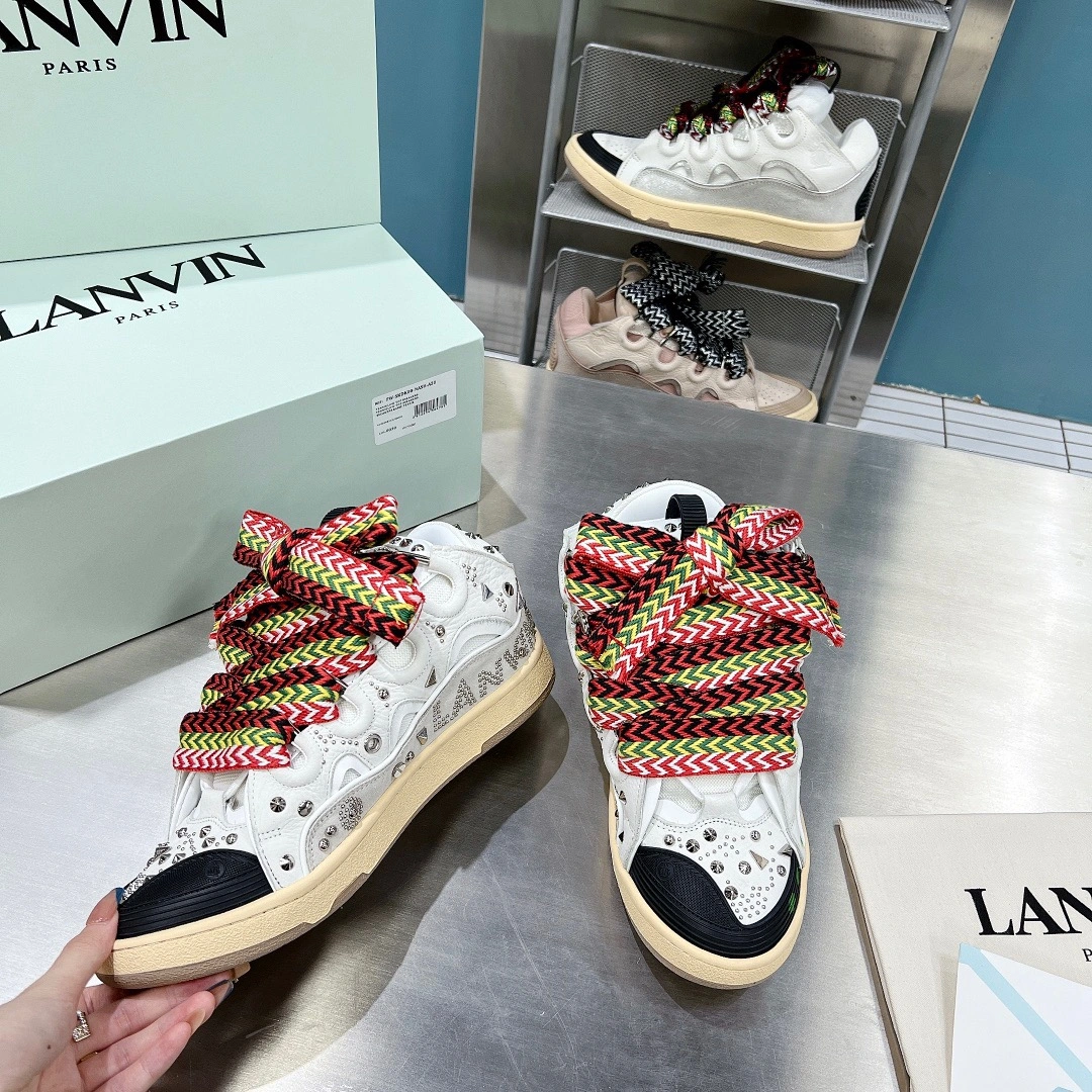 Minimalist Lanvon Curb Sneaker 871