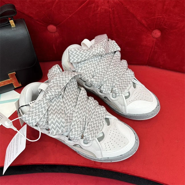 Elegant Lanvon Curb Sneaker 893